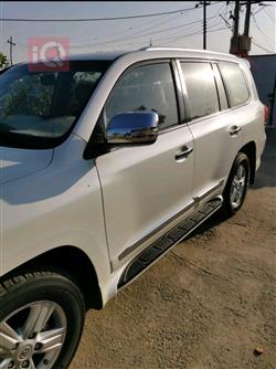 تۆیۆتا لاند کروزەر